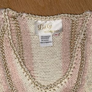 Beautiful vintage sweater. Very sweet pink accents.